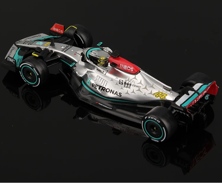 1:43 LEWIS HAMILTON 2022 MERCEDES FORMULA 1 MODEL CAR