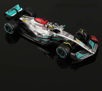 1:43 LEWIS HAMILTON 2022 MERCEDES FORMULA 1 MODEL CAR