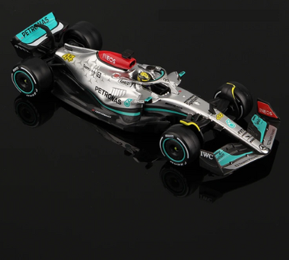 1:43 LEWIS HAMILTON 2022 MERCEDES FORMULA 1 MODEL CAR